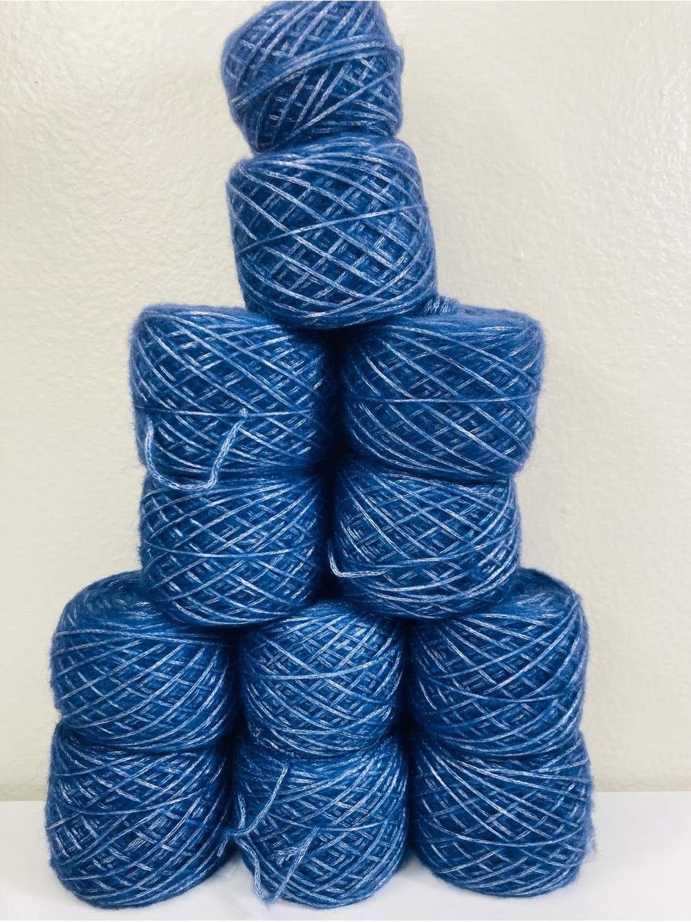 559g / 1.37lbs Rozetti Yarns Merino Mist 60% Viscose 20% Acrylic 20% Merino Wool